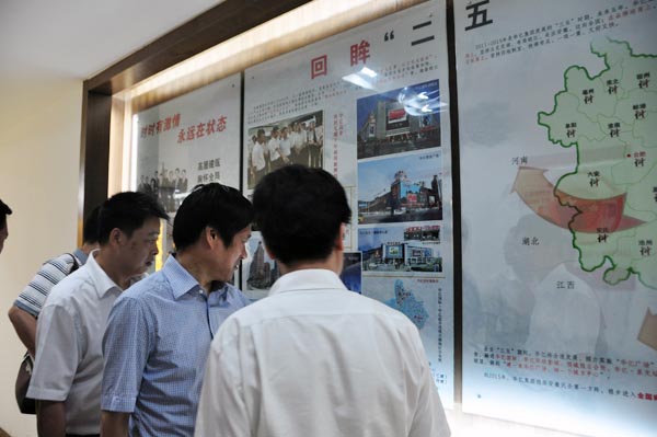 7.董事長項義水向考察組介紹華億集團”三五“規劃的目標.jpg