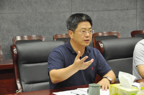 5.盧倉報(bào)書記表示將支持華億做大做強(qiáng)，對(duì)華億的發(fā)展提出建議和希望.JPG